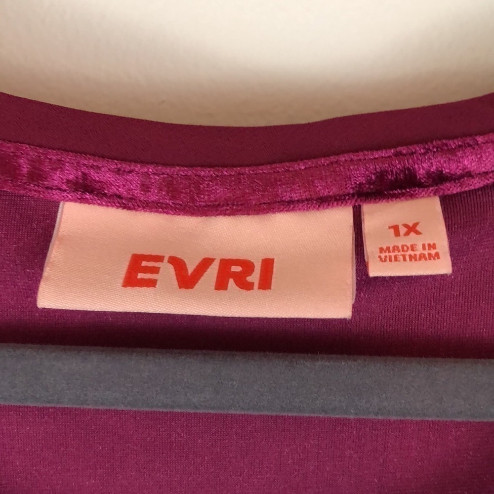 Evri Maroon Crushed Velvet Top Size 1X - Picture 4 of 6